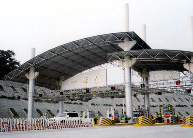 来宾收费站螺栓球网架工程